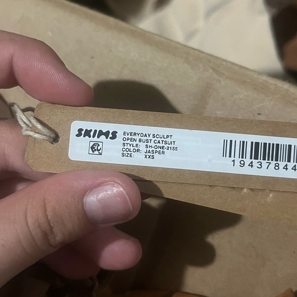 Skims Everyday Sculpt Open Bust Catsuit Color Jasper - Picture 4 of 4